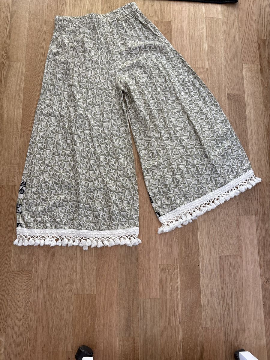 Pantaloni: Sommerliche Marlenehose mit Fransen, Grösse M, 100% Viskose – Nuovo (secondo la descrizione) da Zürich venduto da Auschra1 2