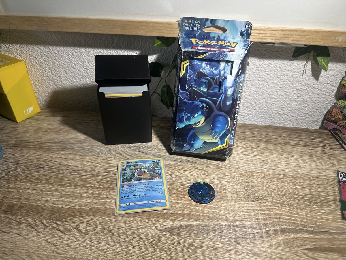 Pokémon Cartes à collectionner: (EN) Team-Up Blastoise Torrential Cannon Theme Deck – Neuf (Voir description) à Langenthal par DST49