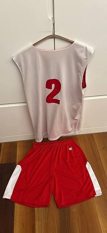 Vestiti: BASKETBALL Dress Gr L – Usato da Lenzburg venduto da benuzerflorian 1