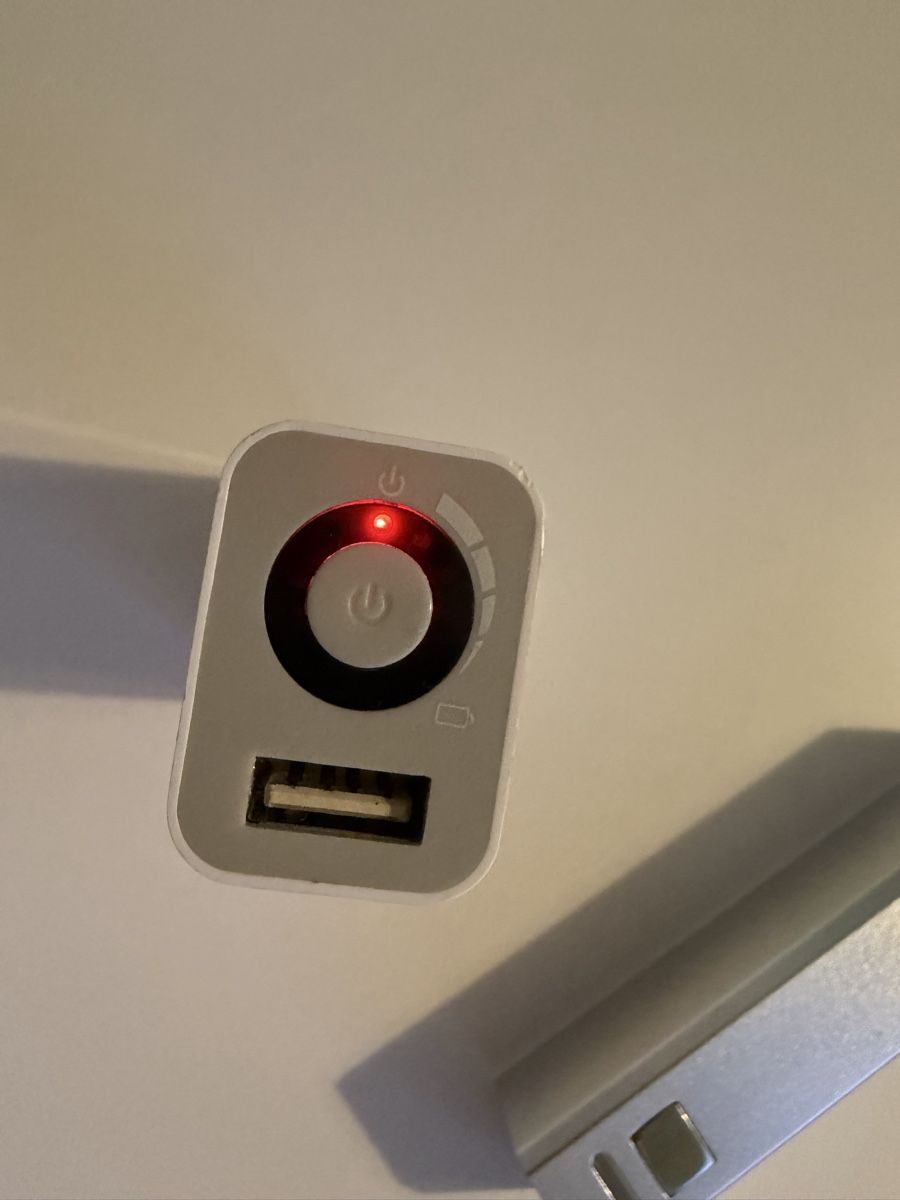 Ladegeräte: 2 Powerbanks und Kabel – Gebraucht aus Baden von CeDe22 5
