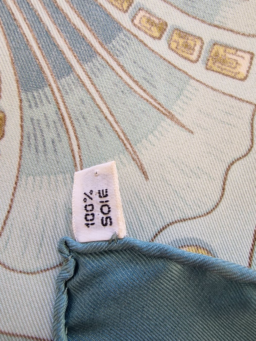 Hermès Foulards & écharpes: Carré Hermès – Neuf (Voir description) à St. Niklausen LU par wishbonerfb 3