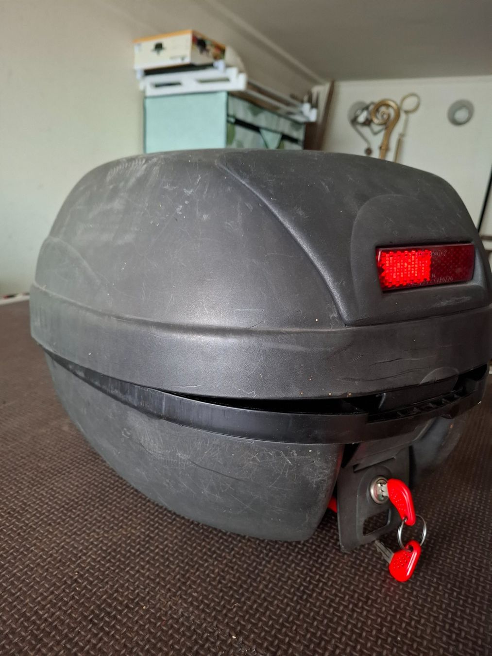 Topcase: Gebrauchte Topcase Motorradbox abschliessbar mit Schlüsse... – Gebraucht aus Emmenbrücke von hirschli62 1