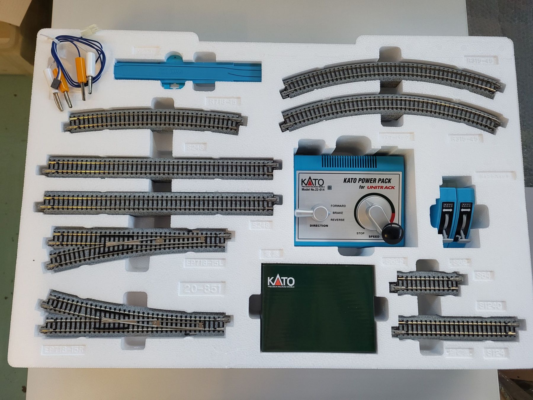 Kato Modellini di ferrovie: Kato Master 2 Set und Kato N Unitrack V3 Set – Nuovo (secondo la descrizione) da Brügg BE venduto da POU-BELLE 3