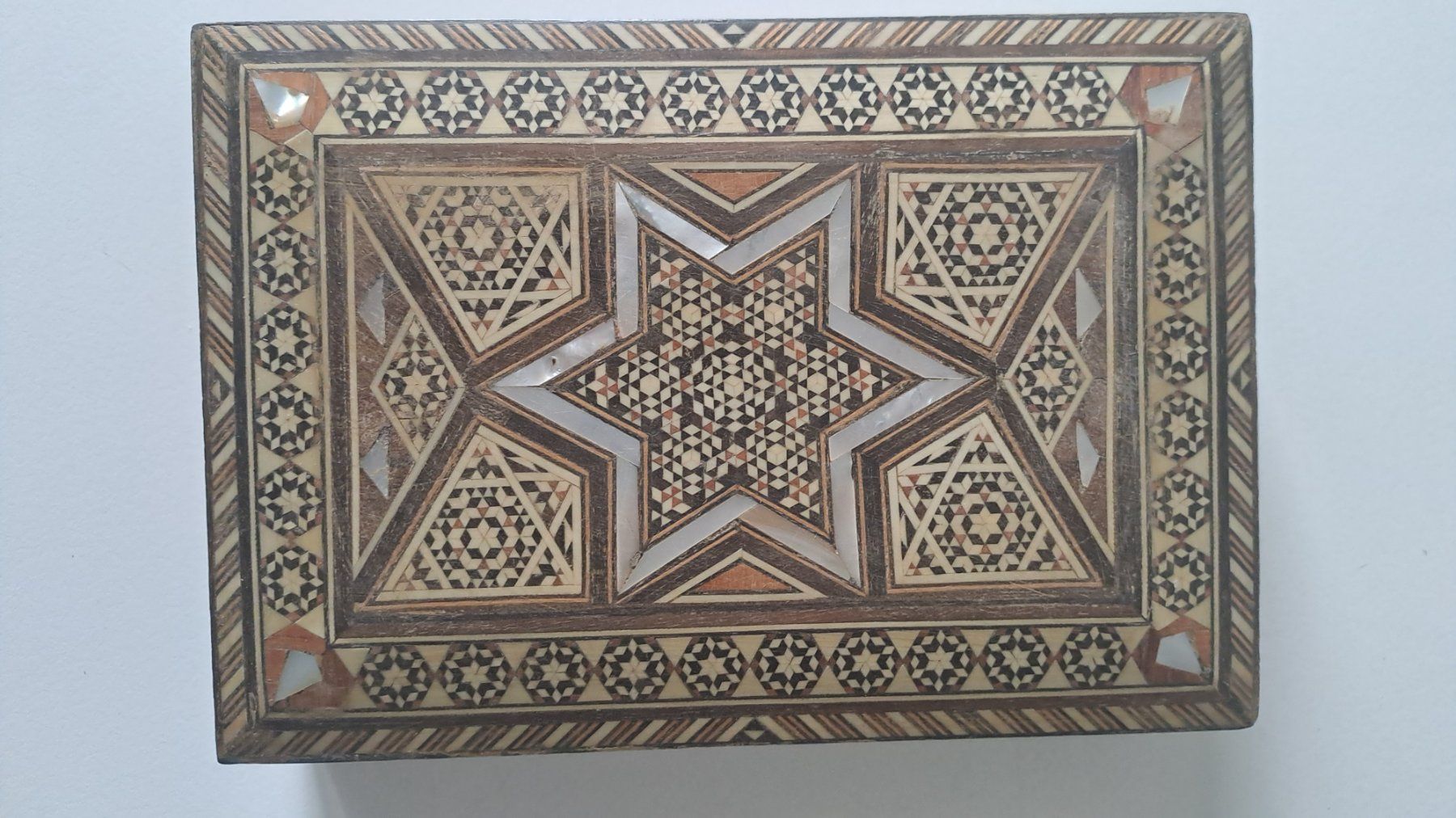 Articoli in legno: Antike orientalische Holz-Schatulle – Usato da Basel venduto da RitaFO102 1