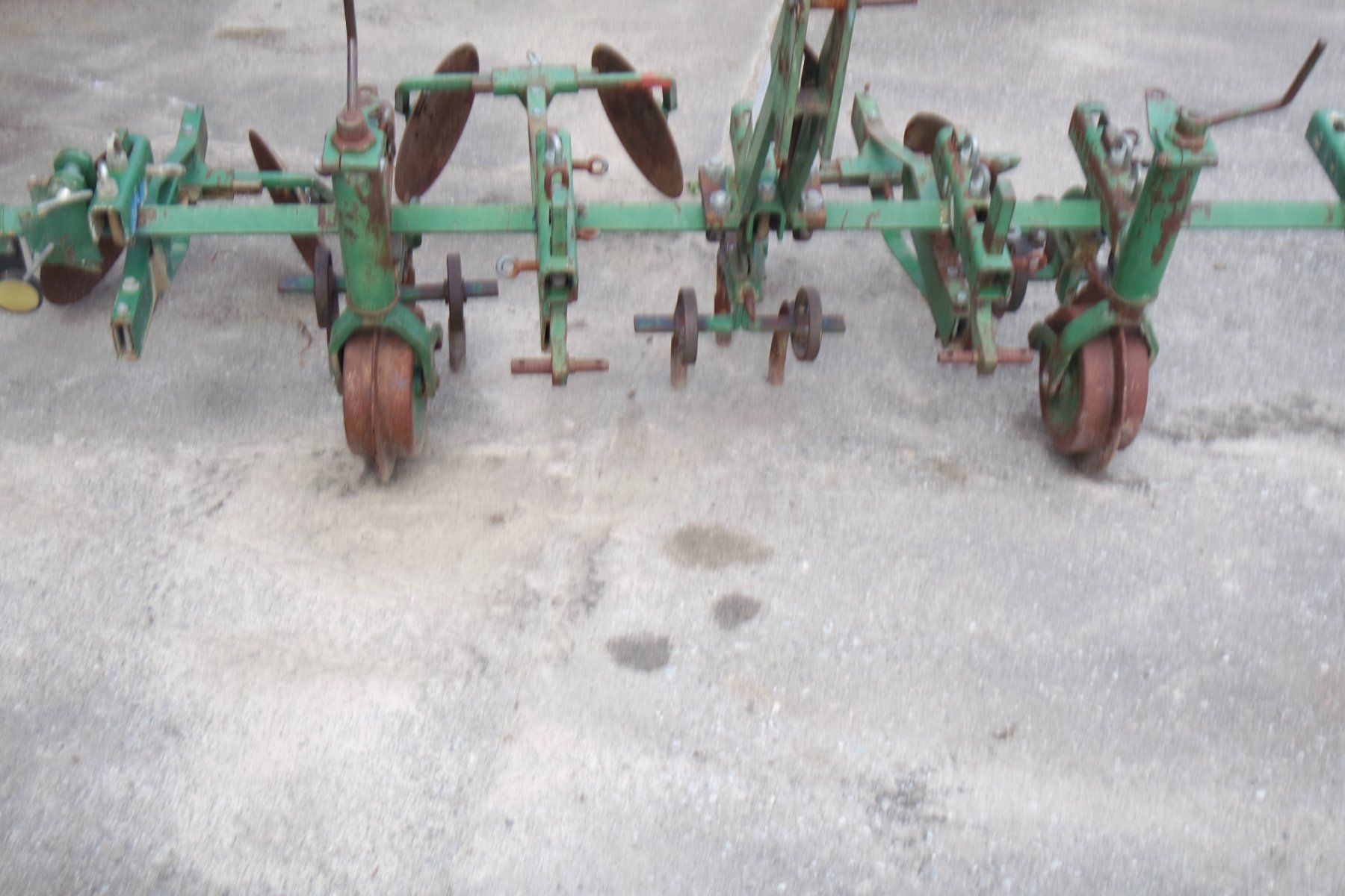 Tutte le macchine: BARRE SARCLEUSE / BUTEUSE  HARUWY 320 cm – Usato da Avenches venduto da Brocadou 1