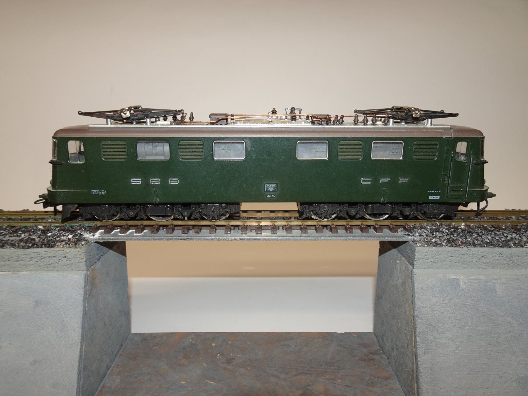 Roco Modelleisenbahnen: ROCO SBB Ae 6/6   H0 AC – Defekt aus Hinwil von Berling0