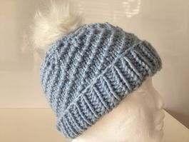 Winter Mütze handgestrickt mit Kunstfellbommel Wolle
