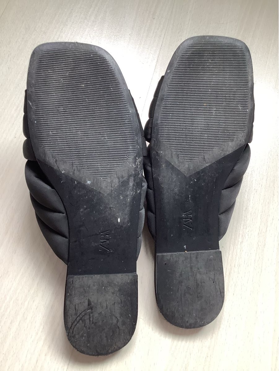 Zara Scarpe da donna: ZARA Pantoletten Schwarz, Grösse 41 – Usato da Liestal venduto da car_dx2j 2