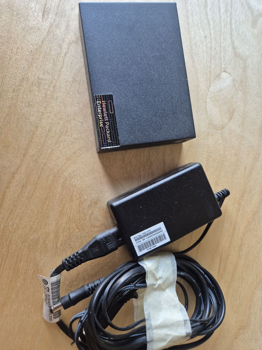 Hewlett Packard Hub & Switch: HPE OfficeConnect 1420 Series Switch JH327A – Nuovo (secondo la descrizione) da Busswil BE venduto da Thomthom1 1