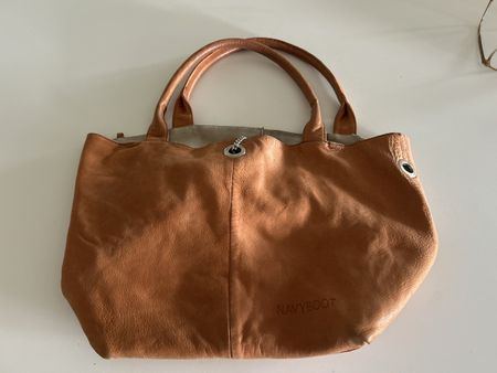Wunderschöne Handtasche aus Leder von Navyboot