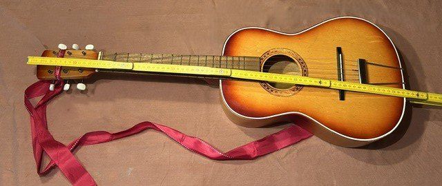 Strumenti musicali: Gitarre, Kindergitarre – Usato da Flumenthal venduto da Uranus26 3