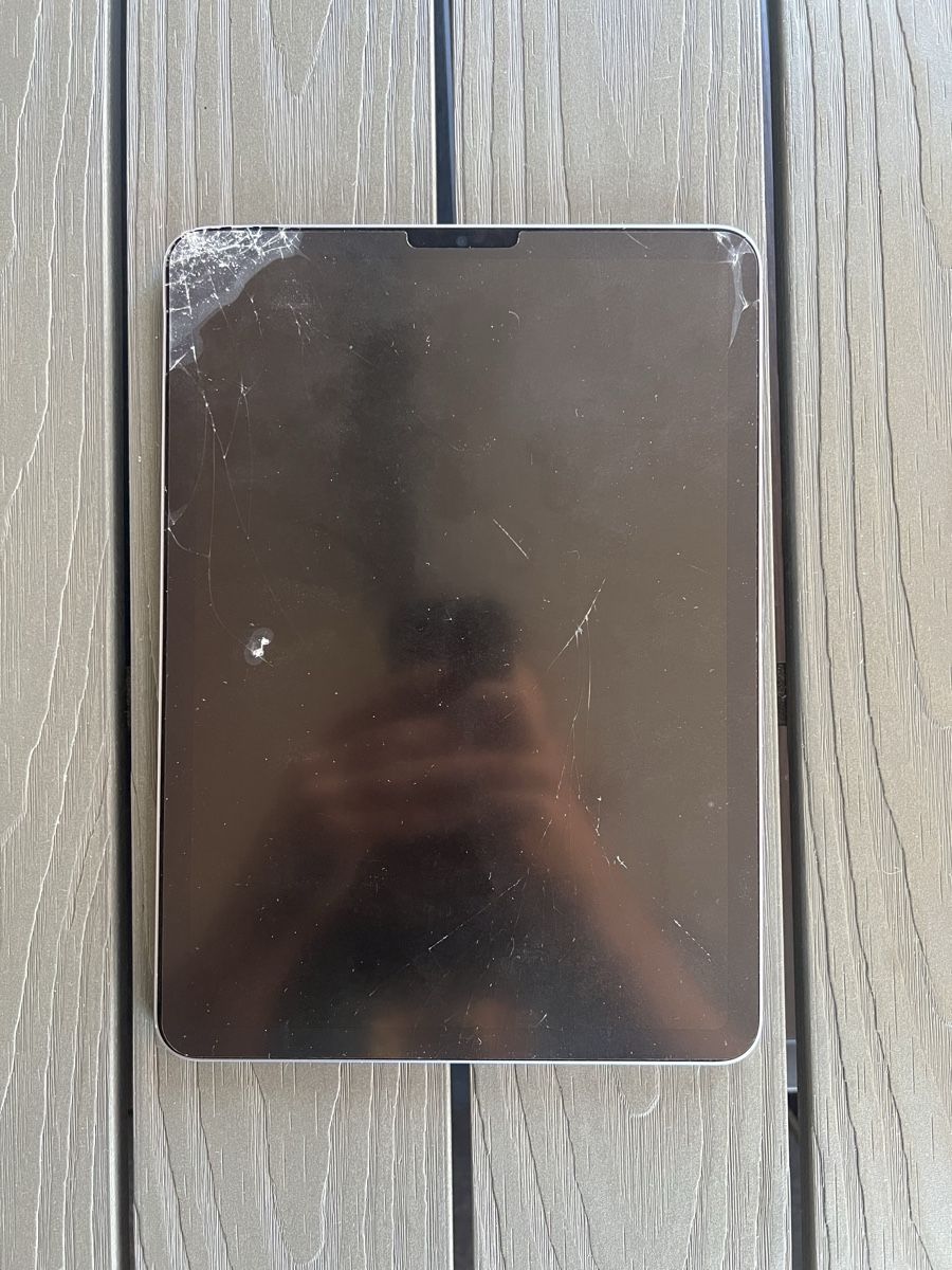 Apple Tablet PC: Ipad Air 5 mit 256gb Defekt – Defekt aus Niederdorf von Em_ki 1