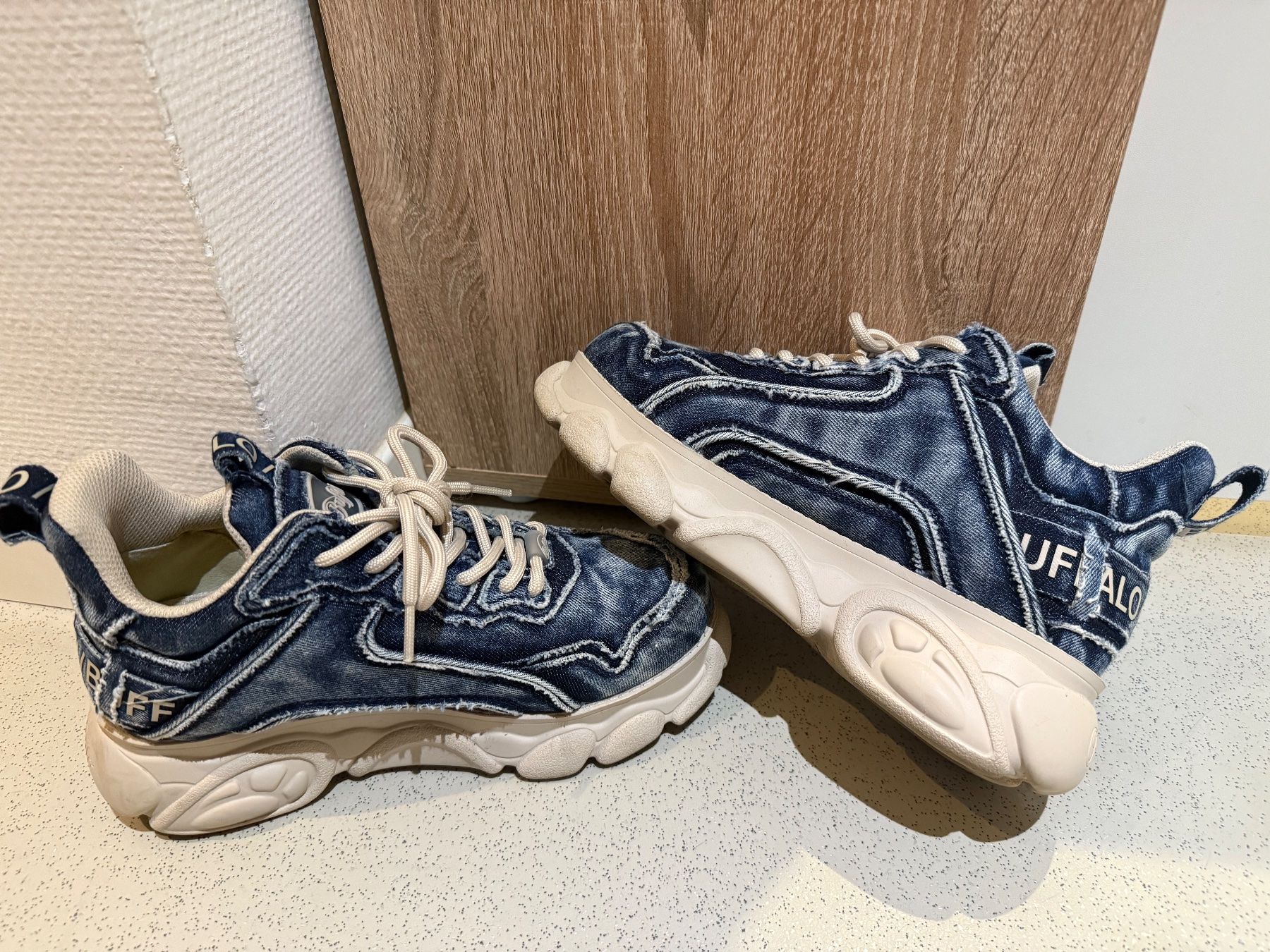 Buffalo Scarpe da donna: Buffalo Schuhe Gr.39 Praktisch Neu – Nuovo (secondo la descrizione) da Uster venduto da SAMMELPOST