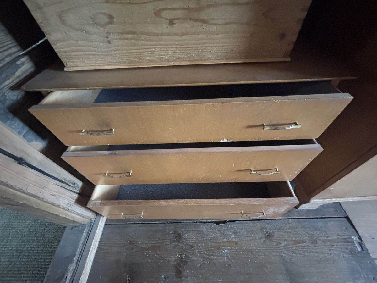 Cassettiere: Kommode Holz 3 Schubladen mit Griffen gebraucht – Usato da Diegten venduto da Florett 1