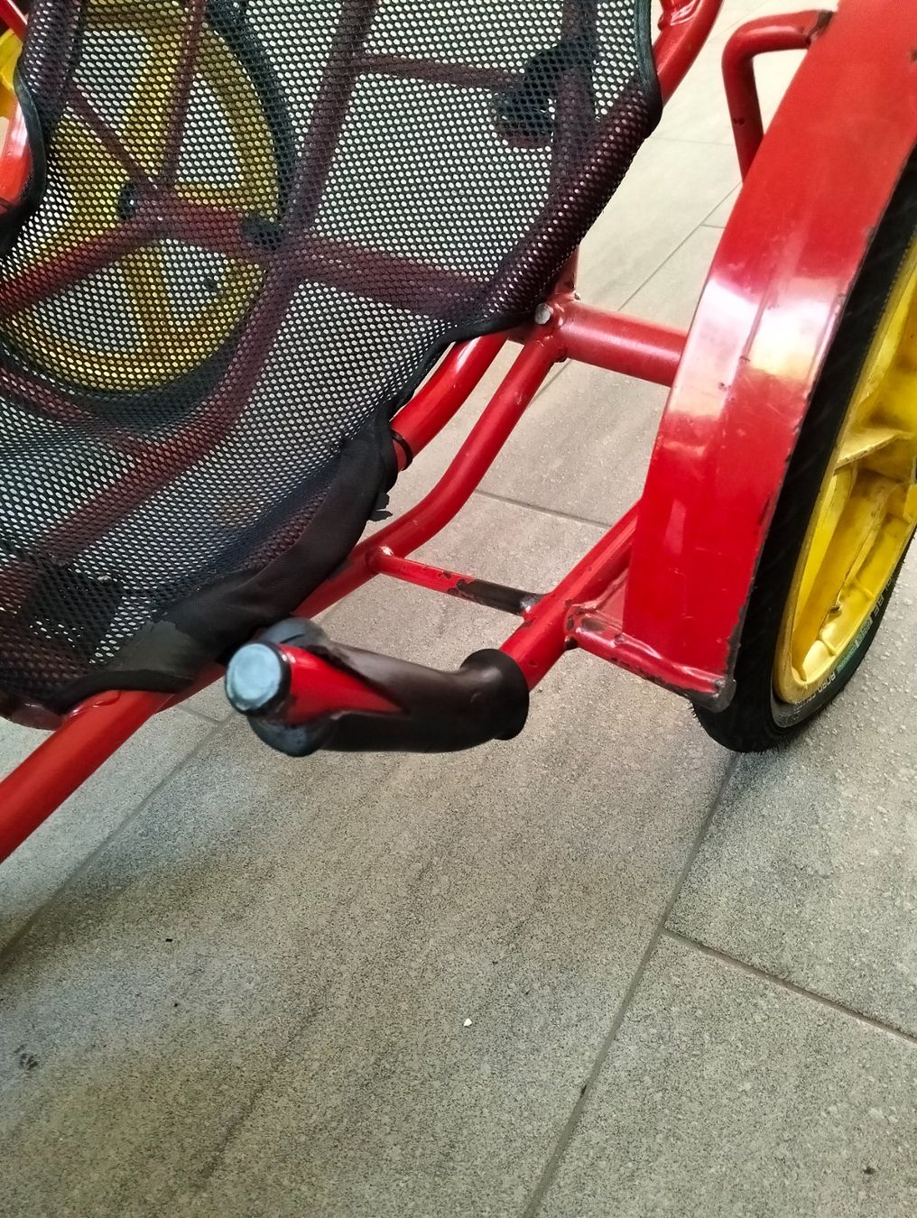 Veicoli per bambini: Dreirad Go-Kart rot mit Sitz – Usato da Lyss venduto da yan_zq9y 3