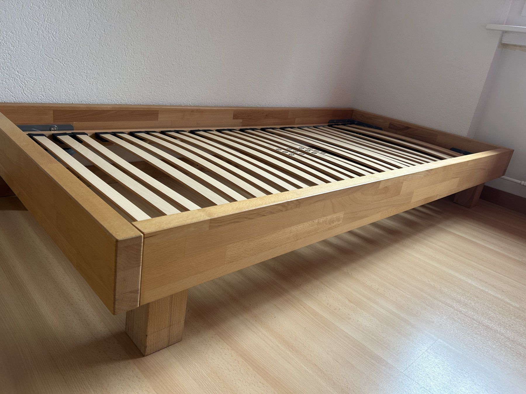 Micasa Betten: Lit simple en bois clair avec sommier – Gebraucht aus Nyon von Galven23 1