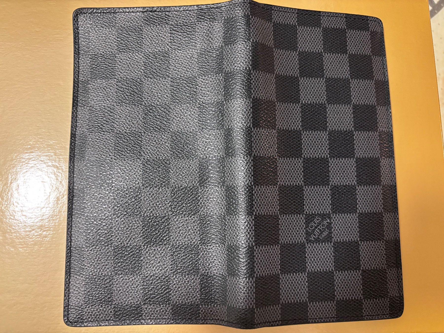 Louis Vuitton Portafogli: Louis Vuitton Brazza Geldbörse – Usato da Wetzikon ZH venduto da Deba26 2