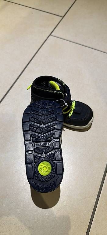 Scarpe per ragazzi: Scarponcini idrorepellenti nr 22 – Usato da Quartino venduto da ver_t5p9 1