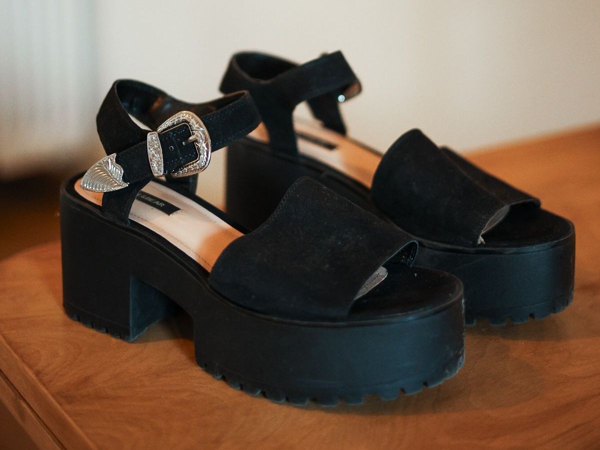 Pull&Bear Scarpe da donna: Klasse Schuhen mit Platform Gr. 39 – Usato da Bern venduto da QualitySecondHand
