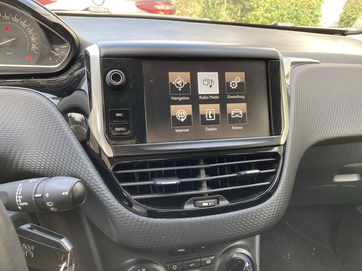 Peugeot Autos: Peugeot 2008 1.2 e STT beige met. – D'occasion à Riehen par Estello 6
