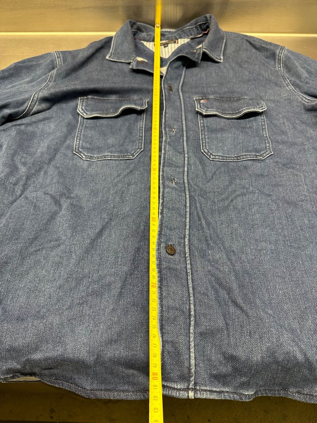 Tommy Hilfiger Camicie: Tommy Hilfiger Jeanshemd blau – Usato da Schwende venduto da weesli 9