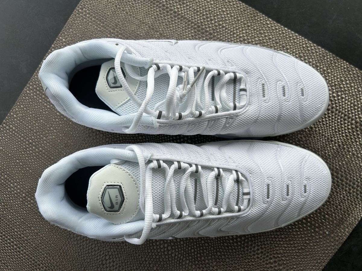 Nike Herrenschuhe: Nike Air Max Plus TN Weiß  – Neu (gemäss Beschreibung) aus Aarberg von tim_l9l9