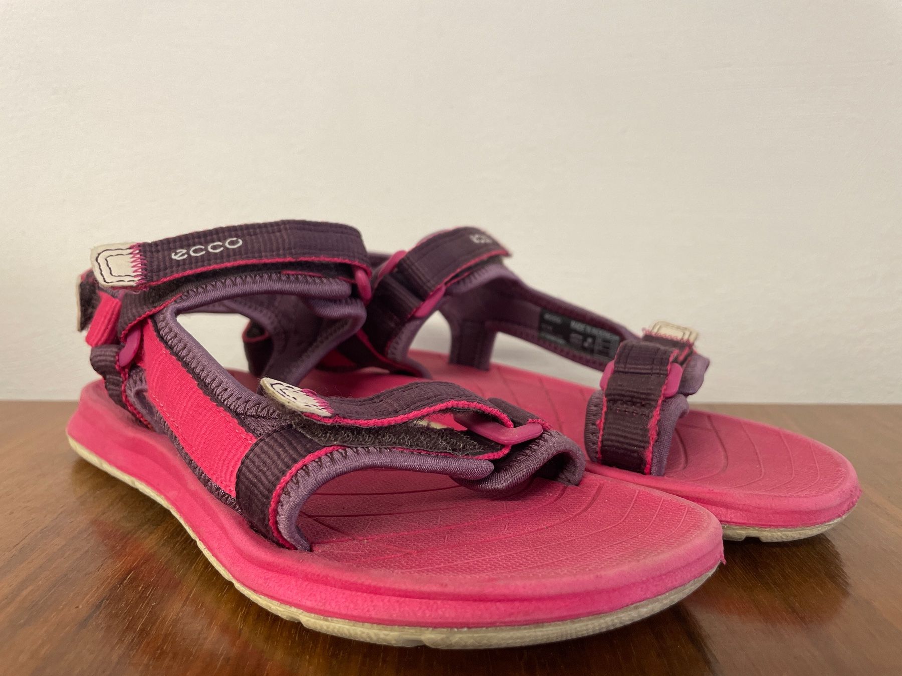 Ecco Scarpe per ragazze: Rosafarbene ECCO Kinder Sandalen Gr. 34 – Usato da Frasnacht venduto da GracyStore