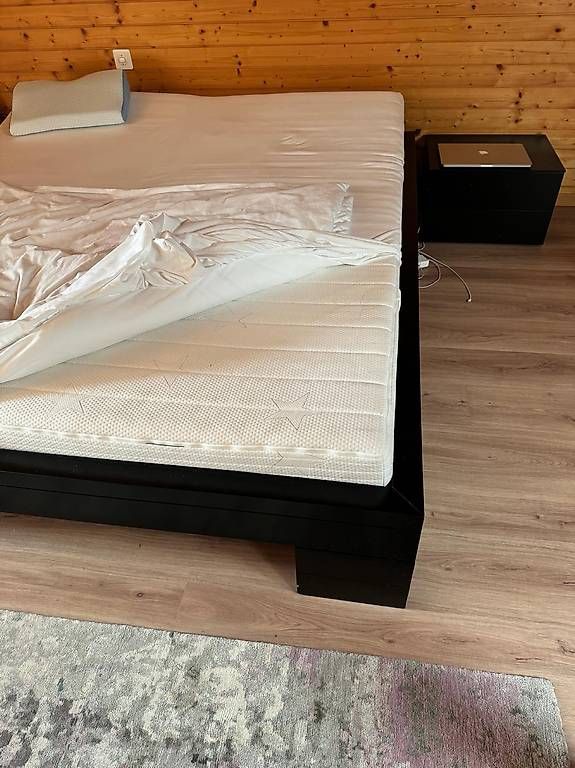 Lits: Doppelbett inkl. Matratze und Lattenrost – D'occasion à Münchenstein par mat_7y6v 1
