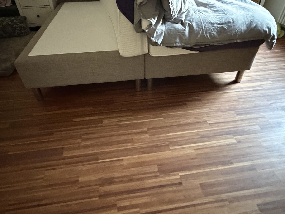 Letti: Boxspringbettgestell mit Kopfteil OHNE Matrazen  200x200 – Usato da Oppligen venduto da RubySeadragon 3