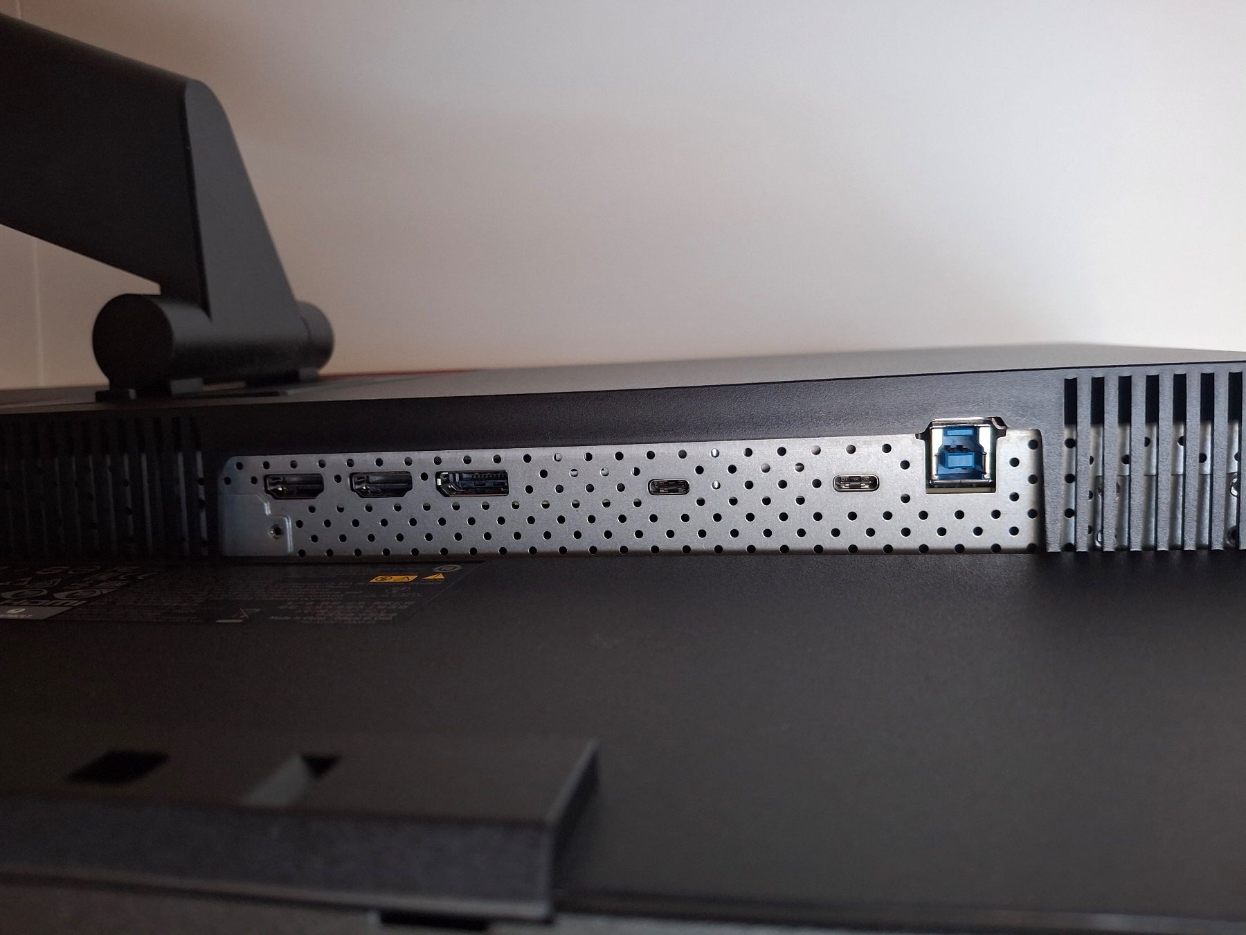 Lenovo Monitor: Lenovo ThinkVision P32u-10 – Usato da Zug venduto da Donot 3