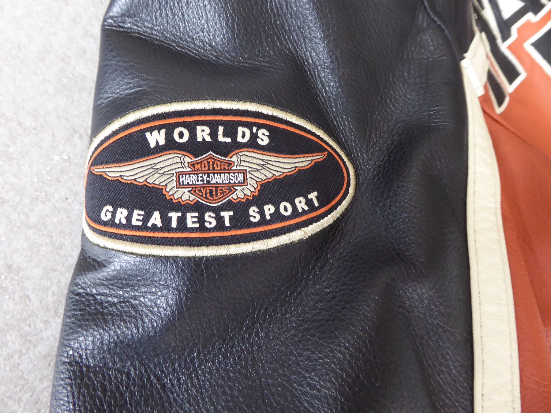 Harley-Davidson Giacche: Harley Davidson Lederjacke mit Innenfutter und Rucksack – Nuovo (secondo la descrizione) da Birrhard venduto da Telemaster1 9