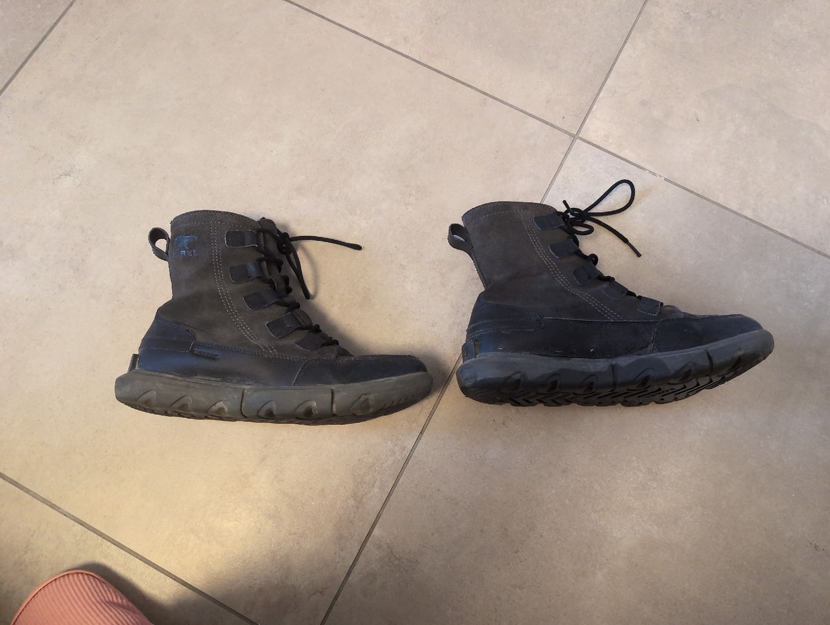 Sorel Chaussures hommes: Bottes Sorel grises taille 41 – D'occasion à Echallens par ACdP 1