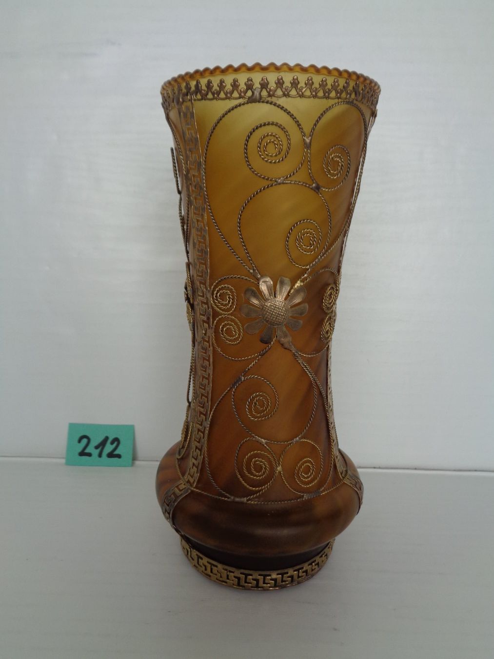 Vase & Récipients: Seltene alte Glasvase mit Metallrelief eingefasst – D'occasion à Chur par omonia
