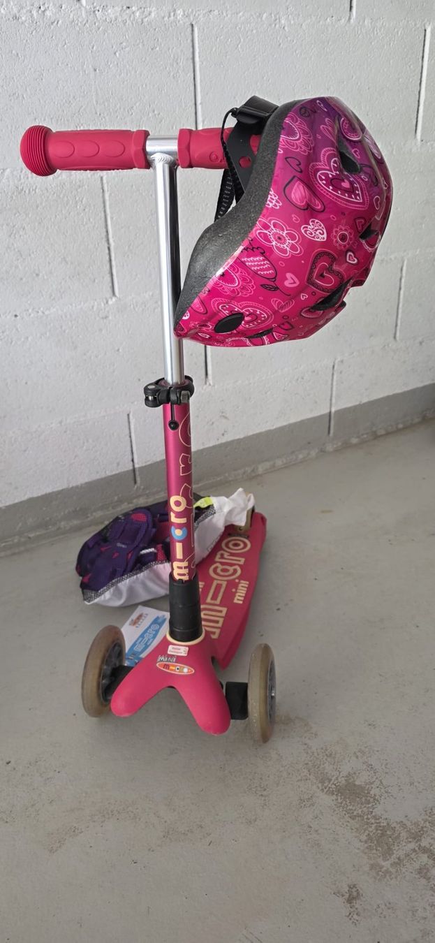 Micro Fahrzeuge für Kinder: Mini trottinette Micro rose + casque et protection ! – Gebraucht aus Charmey (Gruyère) von ems_gn5k 1
