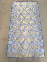 Bequeme Einzelmatratze mit edlem Brokat-Muster (Blau/Gold)