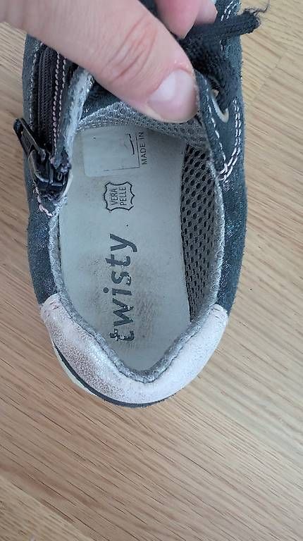 Scarpe per ragazzi: Kinderschuhe gr 28 (Leder) – Usato da Root venduto da vin_wr2l 1
