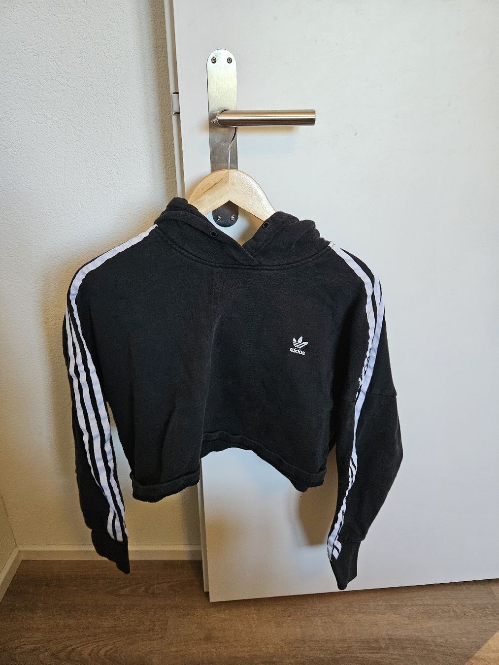 Adidas Pullover & Sweatshirts: Adidas Crop Top Gr. XS  – Gebraucht aus Näfels von fab_jvg6