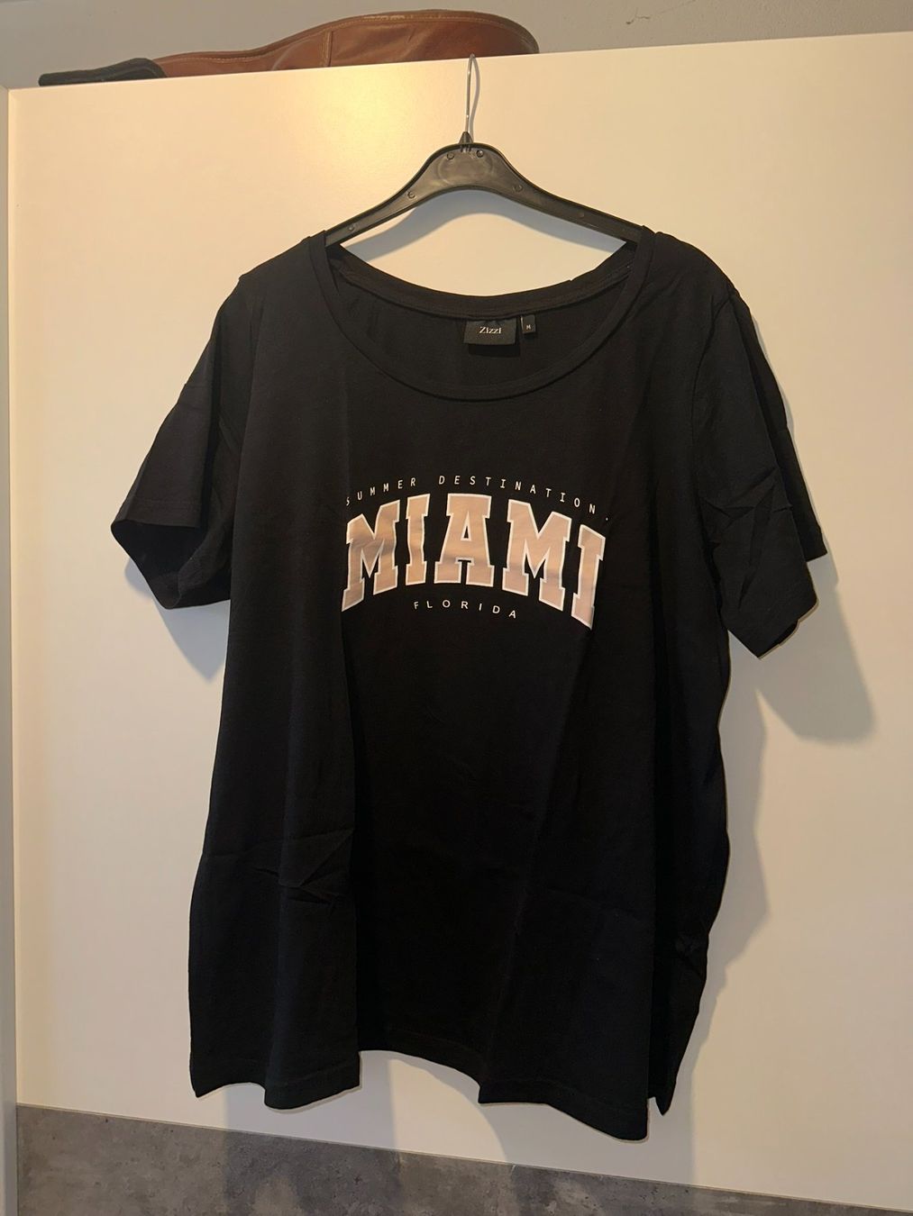 T-Shirts: T-Shirt zizzi MIAMI – Neu (gemäss Beschreibung) aus Oftringen von tola19