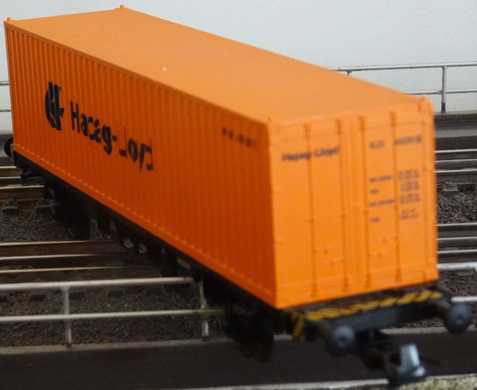 Roco Modellini di ferrovie: Fleischmann 5242, Containerwagen 'Hapag-Lloyd' der DB – Usato da Grossaffoltern venduto da berner85 2