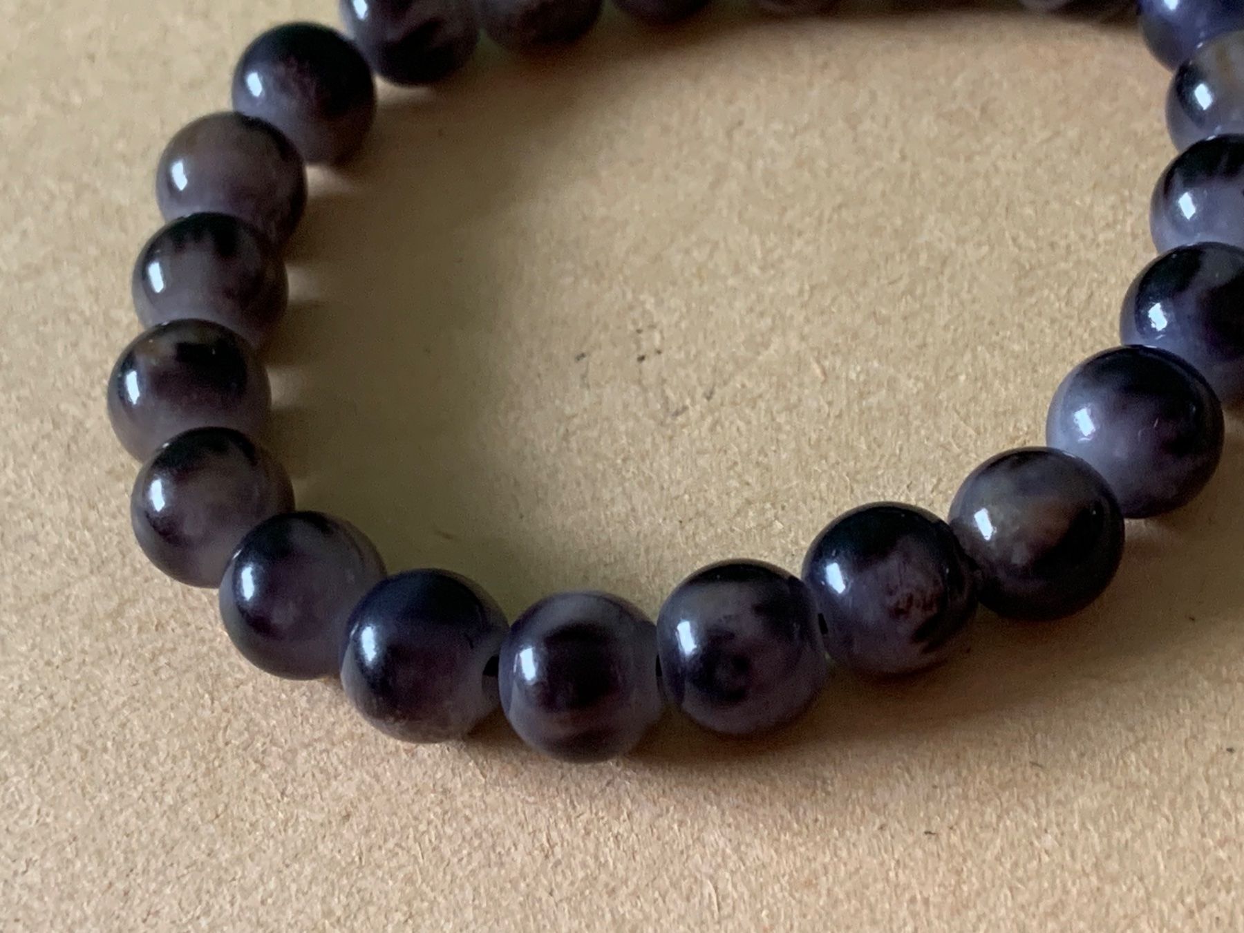Armbänder & -reifen: Armband dunkel-violett feminim – Gebraucht aus Dittingen von Bijoubelle 1