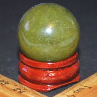 Deko - Heilstein – A-1220 Nanshan Jade Kugel 25mm mit Sockel