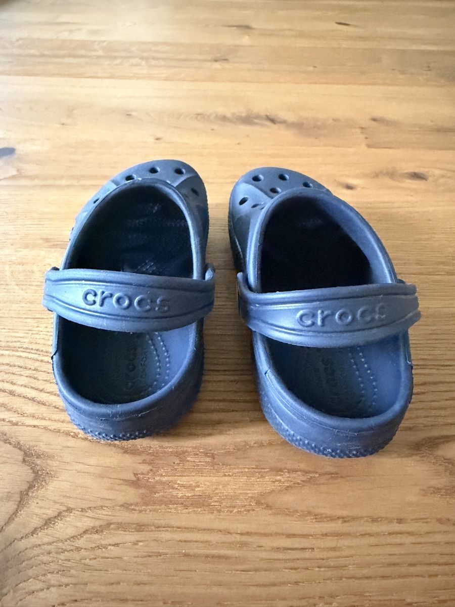 Crocs Schuhe für Jungen: Crocs Clogs Grösse C 11 // 28-29 – Gebraucht aus Wangen SZ von Zimmone 1