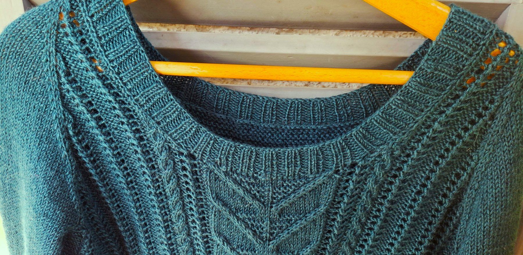 Maglioni & Felpe: Pulli "Atlantis"   handgestrickt    NEU – Nuovo (secondo la descrizione) da Langenthal venduto da Handstrick