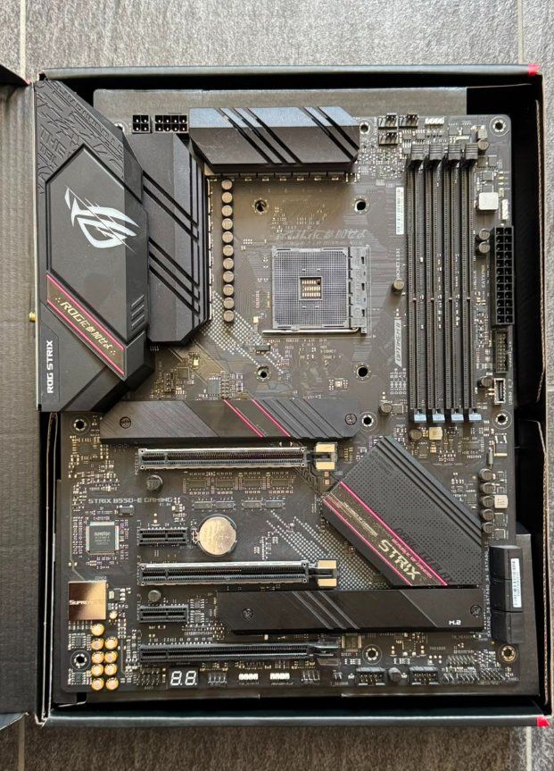 Guinzagli & Collari: ASUS ROG STRIX B550-E GAMING - AM4, AMD B550, ATX – Usato da Dagmersellen venduto da Purppetz 1