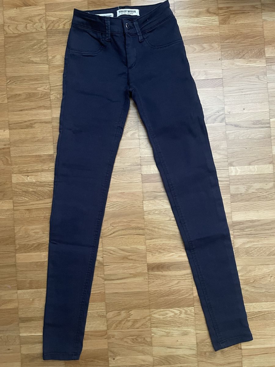 Tally Weijl Hosen: Pantalon taille haute bleu foncé – Gebraucht aus Pont-de-la-Morge (Sion) von hel_bh28