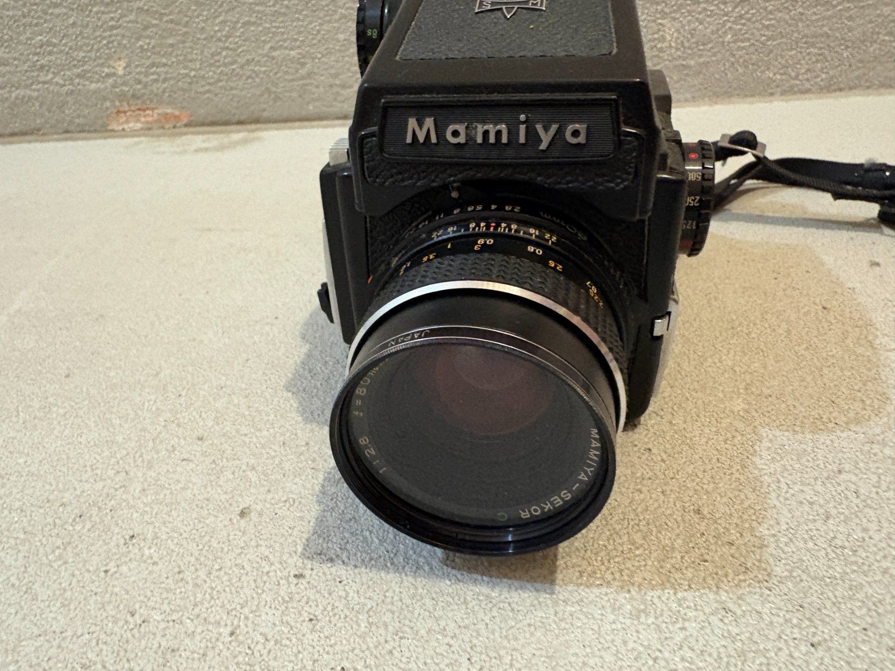 Mamiya Appareil photo: Mamiya M645 mit Objektiv – Défectueux à Elgg par Jo_Naj 2