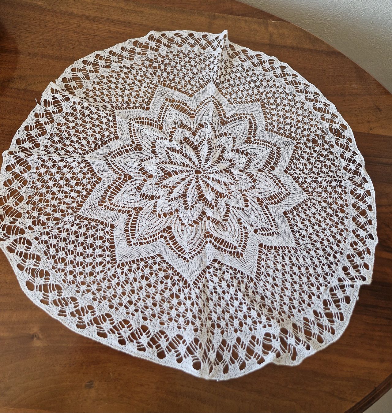 Autre linge de table: Deckeli rund Spitze handgefertigt – D'occasion à Bern par Antikbatik 5