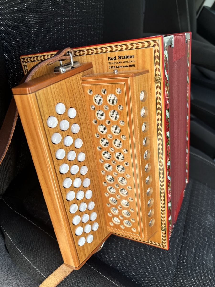 Strumenti musicali: Stalder Schwyzerörgeli Ton B – Usato da Horw venduto da Oergeli0074 4