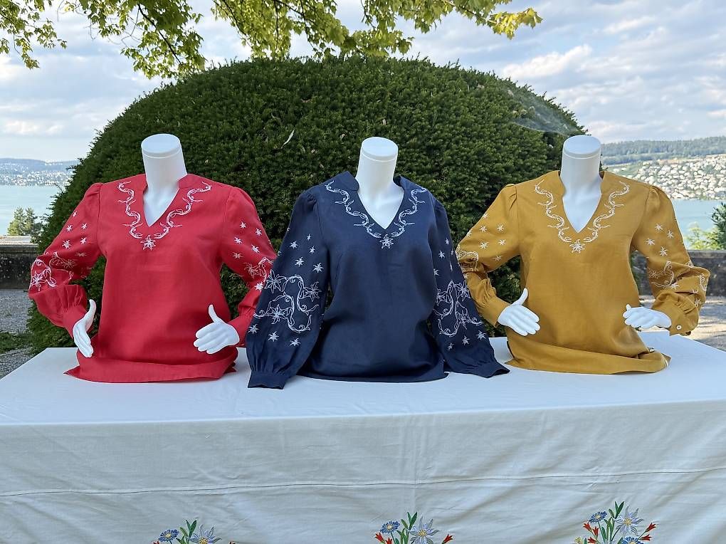 Chemisiers: Damen Leinenbluse Edelweiss Dunkelblau – D'occasion à Thalwil par han_2b8c 7