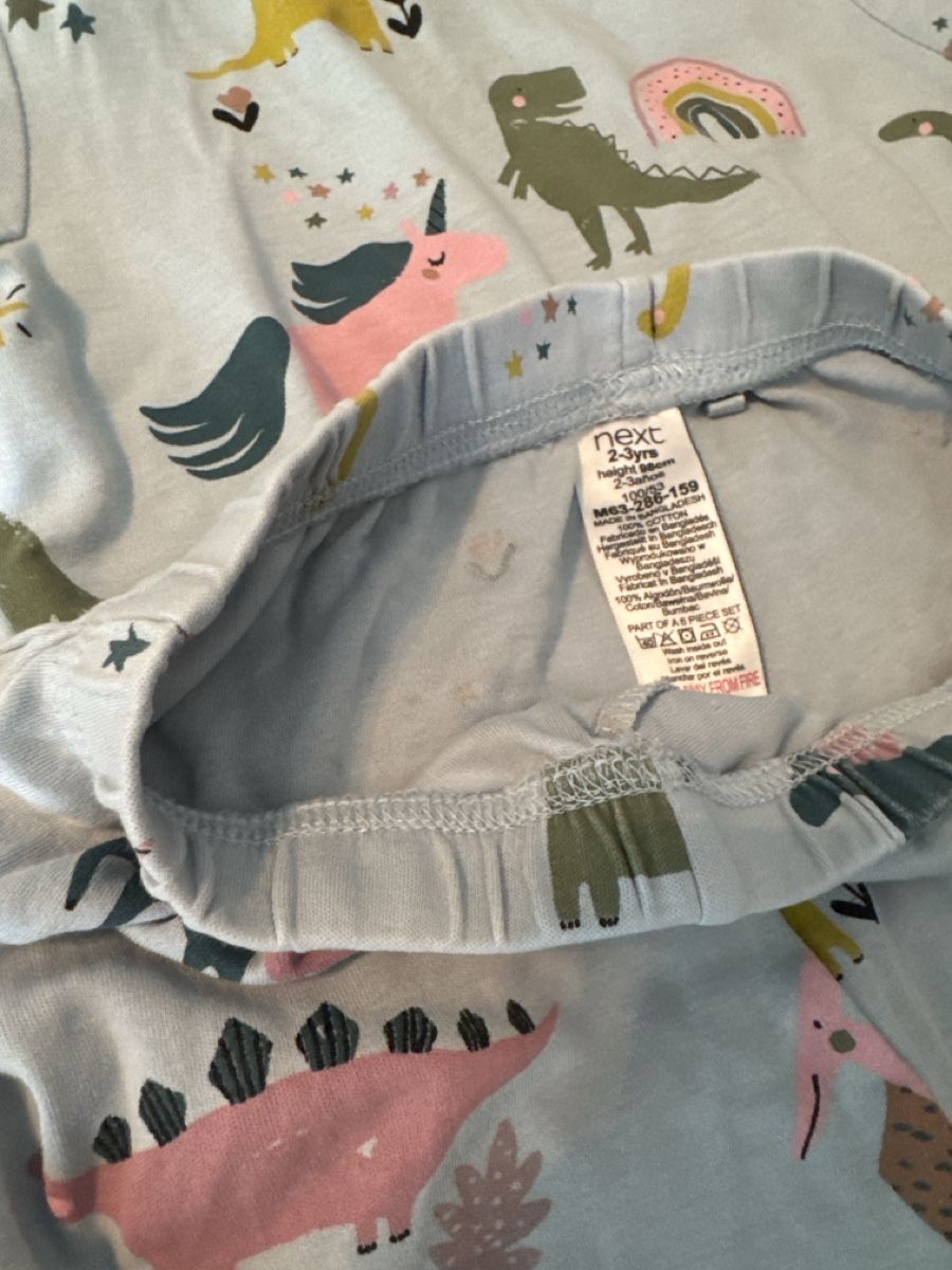 Next Pigiama & Simili: Next Sommer-Pyjama, Dino-Einhorn, Grösse 98 – Usato da Zürich venduto da Petrui 2